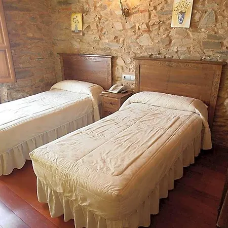 Virgen De La Encina فندق 2*