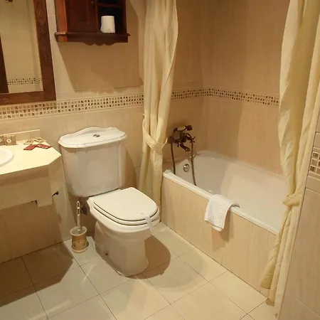 Virgen De La Encina Szálloda