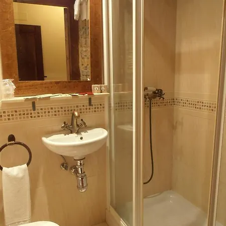 Virgen De La Encina Szálloda 2*