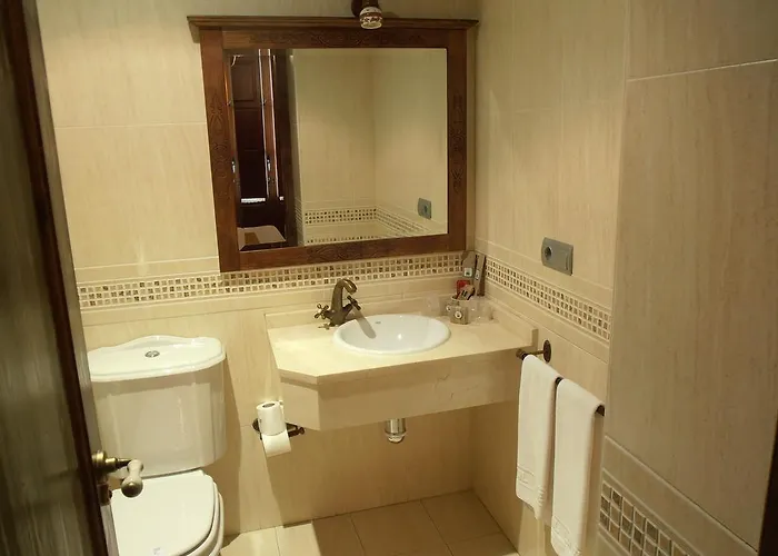 Hotel Virgen De La Encina 2*