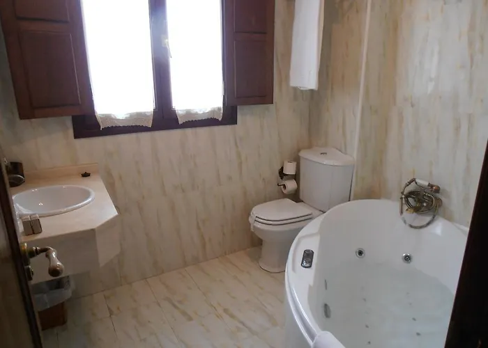 Hotel Virgen De La Encina 2*